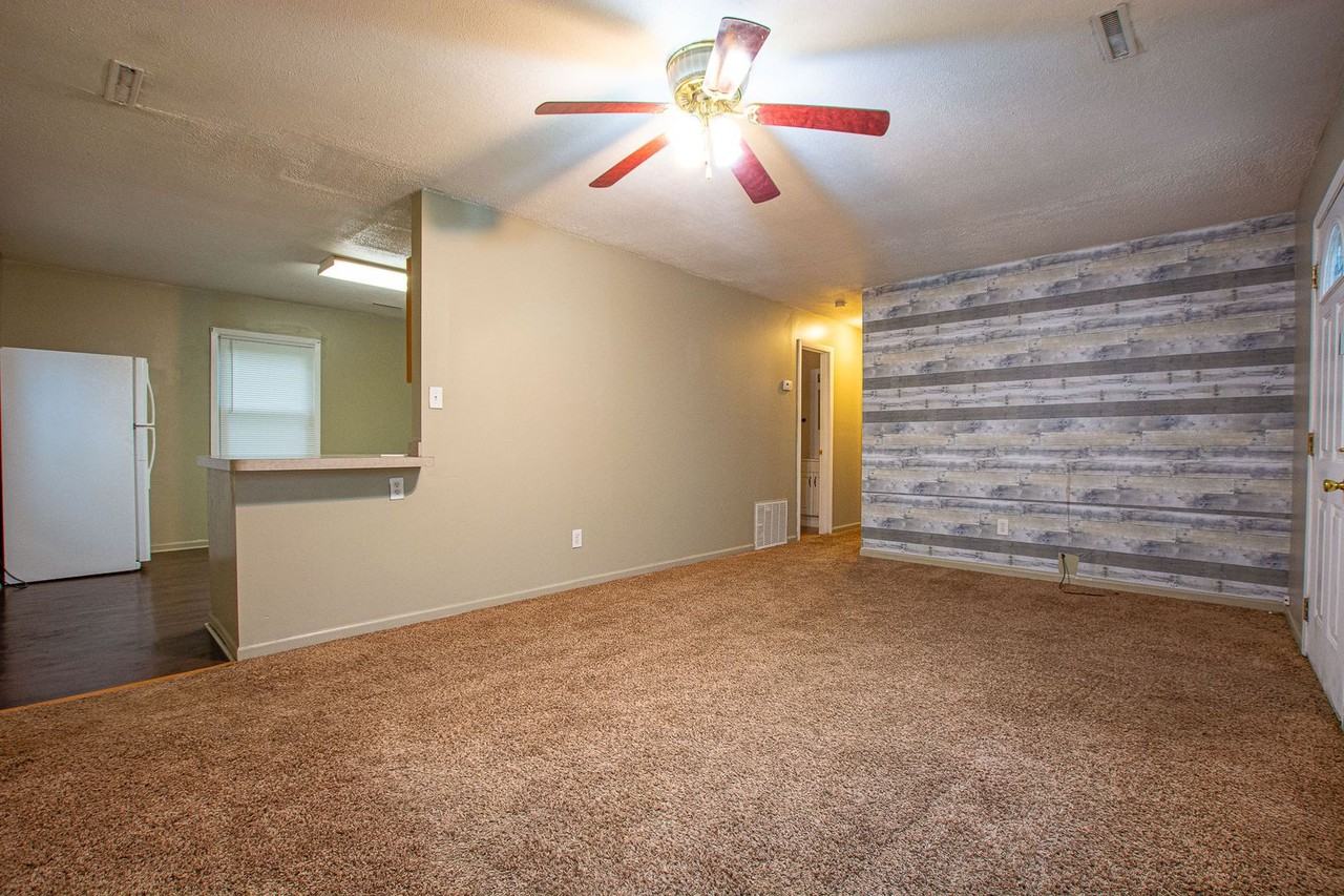 1410 Lindwood Dr - Photo 2 of 21