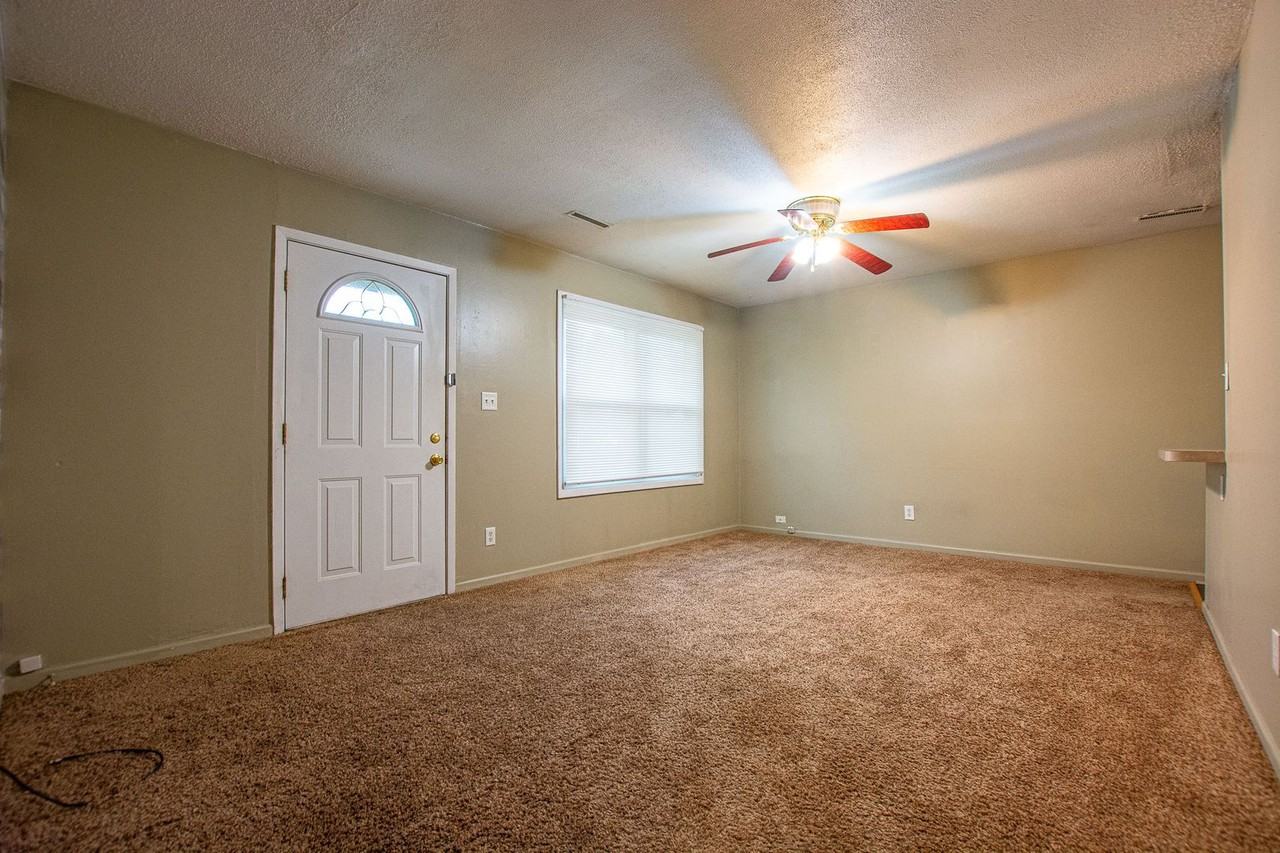 1410 Lindwood Dr - Photo 6 of 21