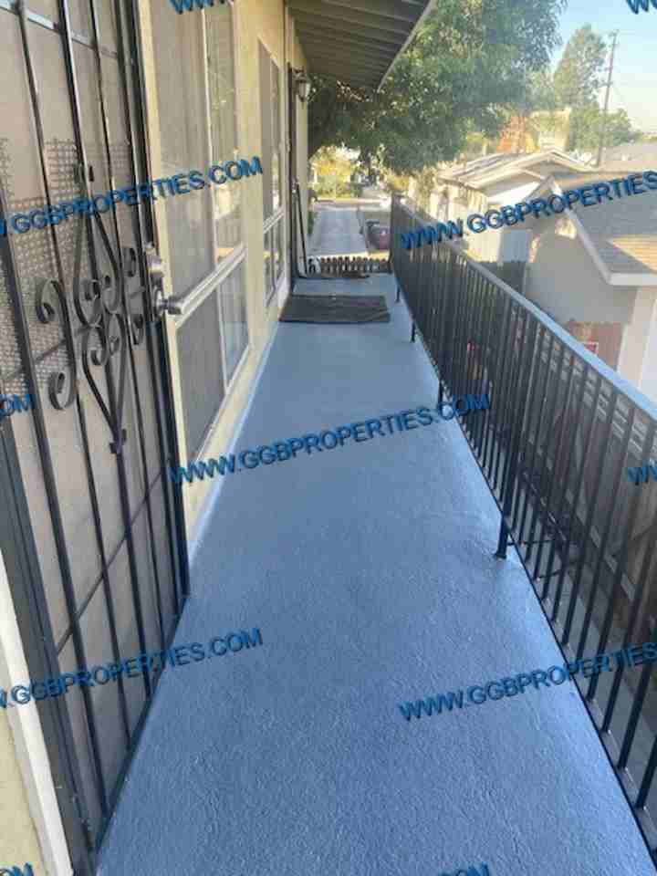 549 Nebraska Ave - Photo 3 of 5