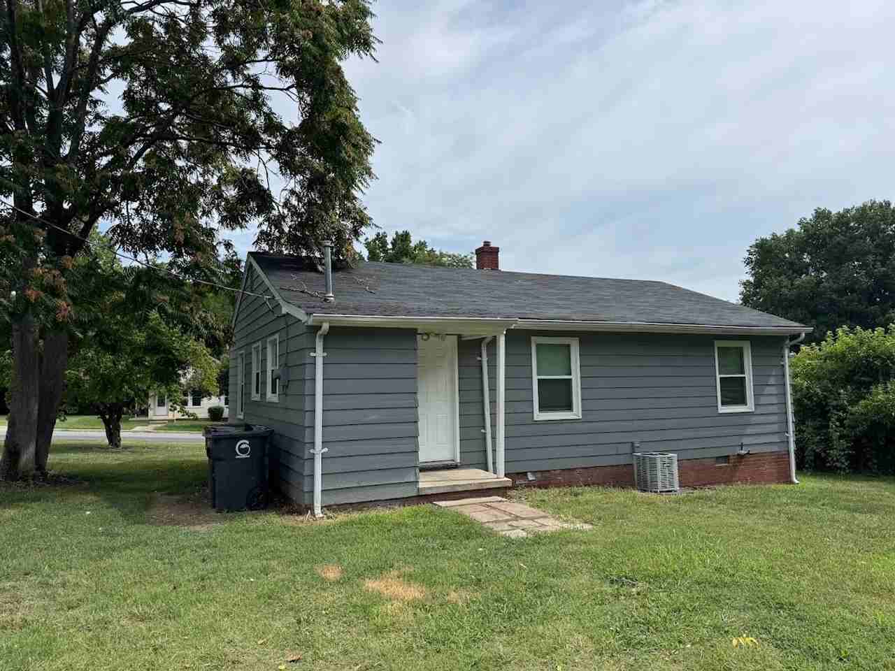 127 Lawrence St - Photo 2 of 22