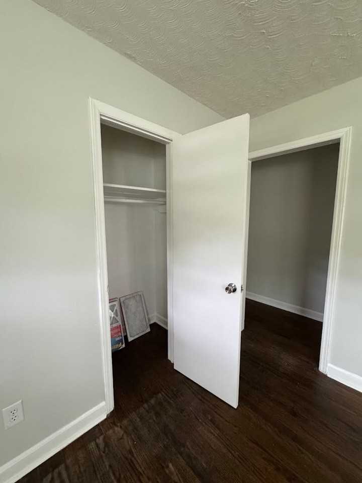127 Lawrence St - Photo 7 of 22