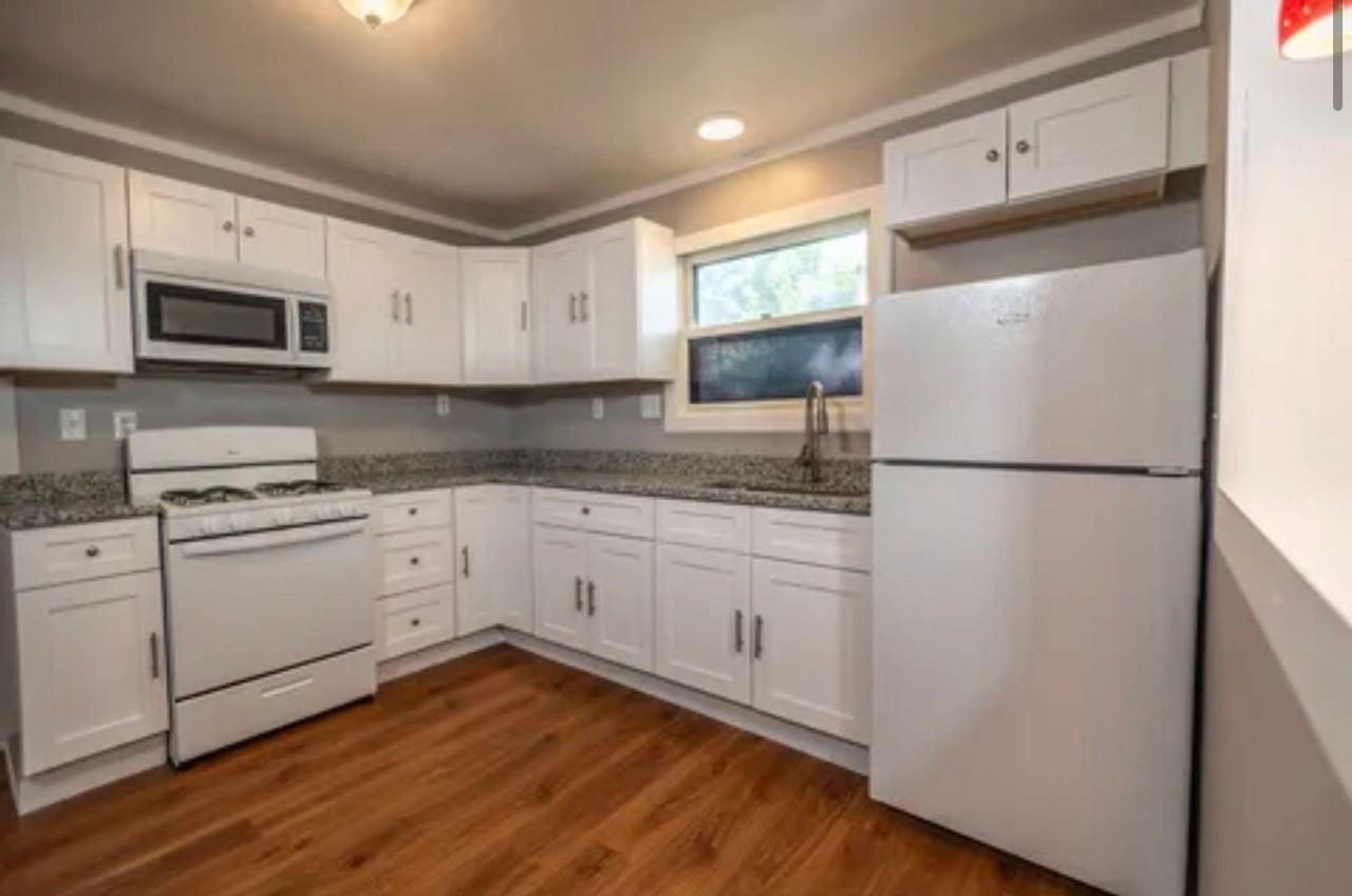 831 Avenue C - Photo 4 of 9