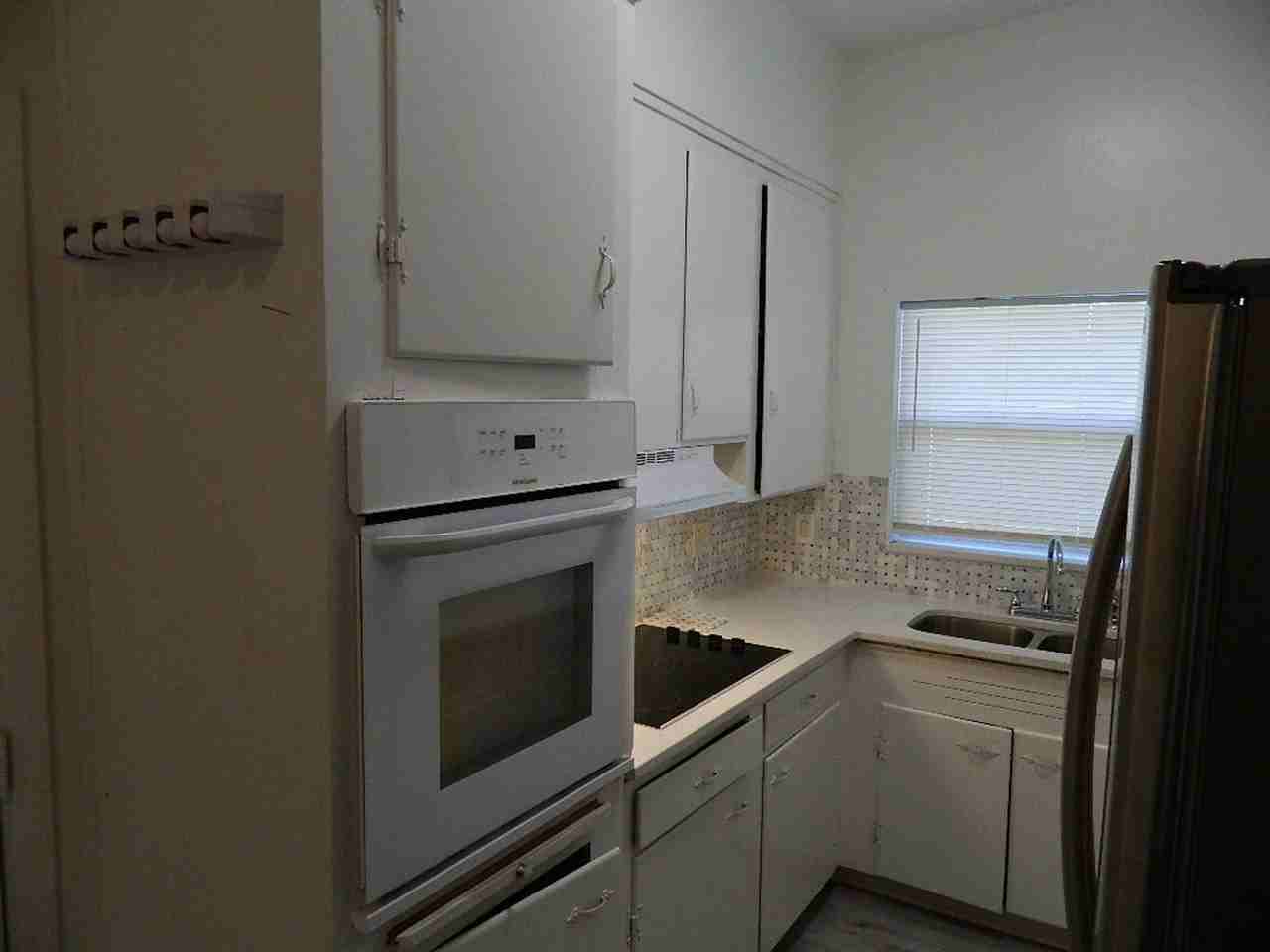 944 Kensington Dr - Photo 6 of 25