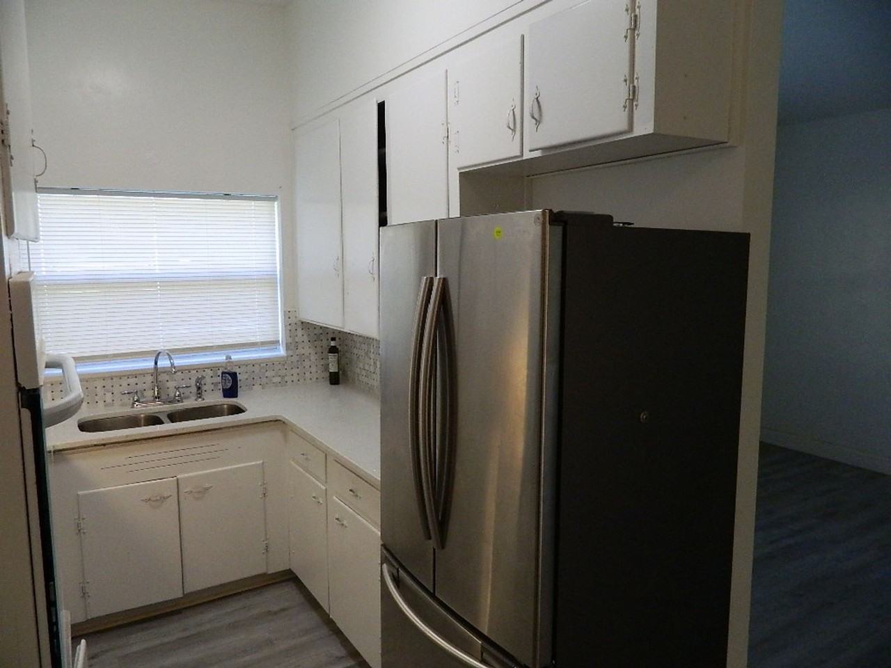 944 Kensington Dr - Photo 7 of 25