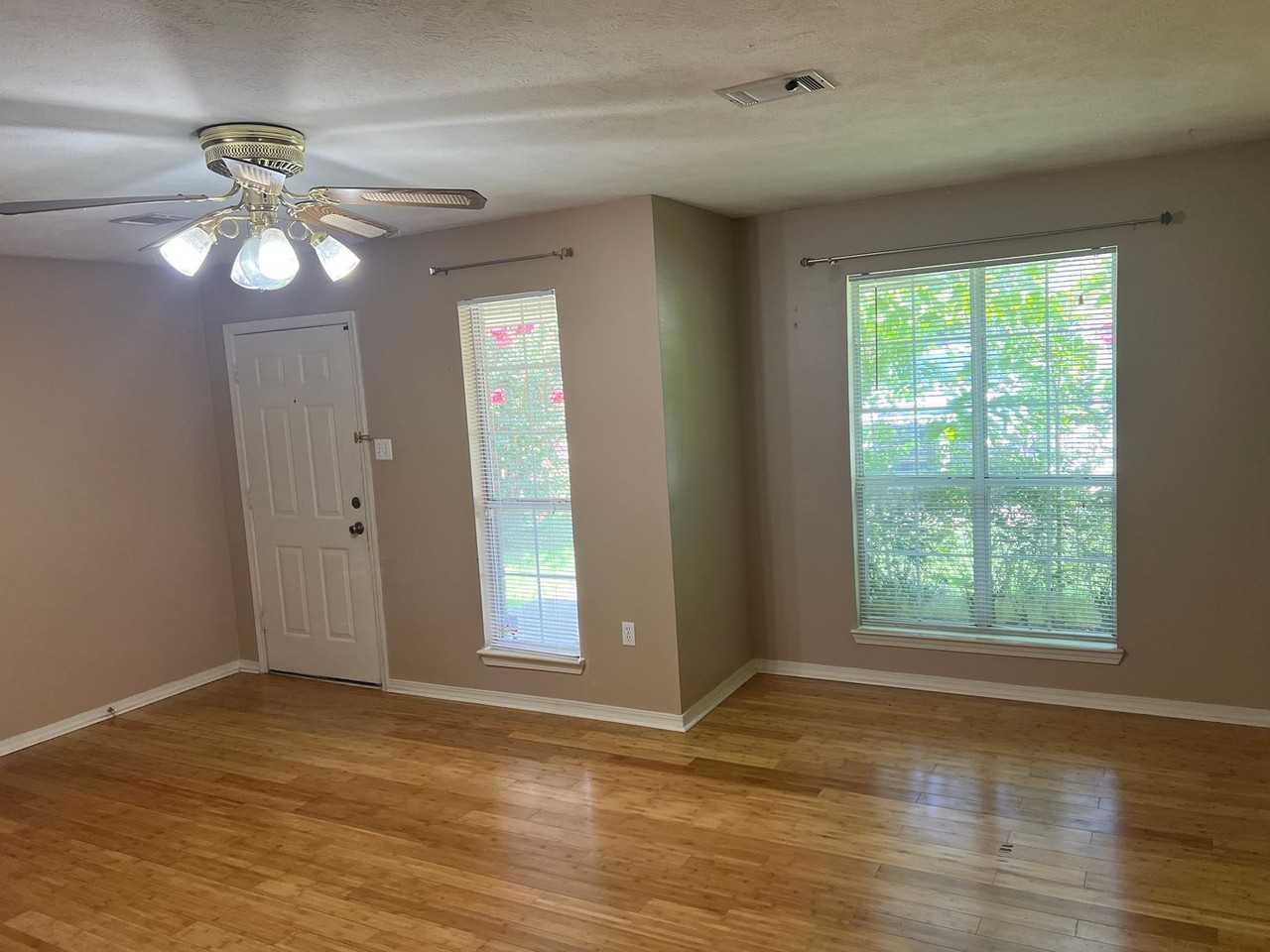 1917 Tyler St - Photo 2 of 12