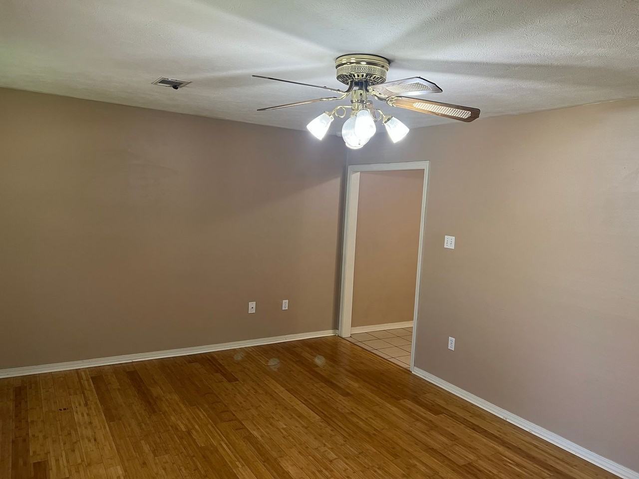 1917 Tyler St - Photo 3 of 12