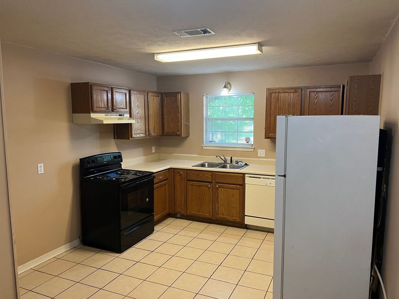 1917 Tyler St - Photo 5 of 12