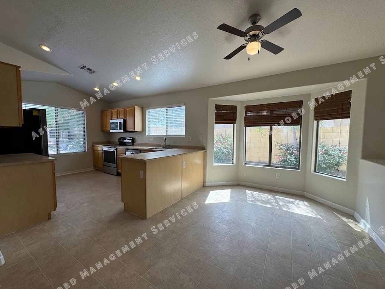 15154 W Fillmore St - Photo 4 of 21