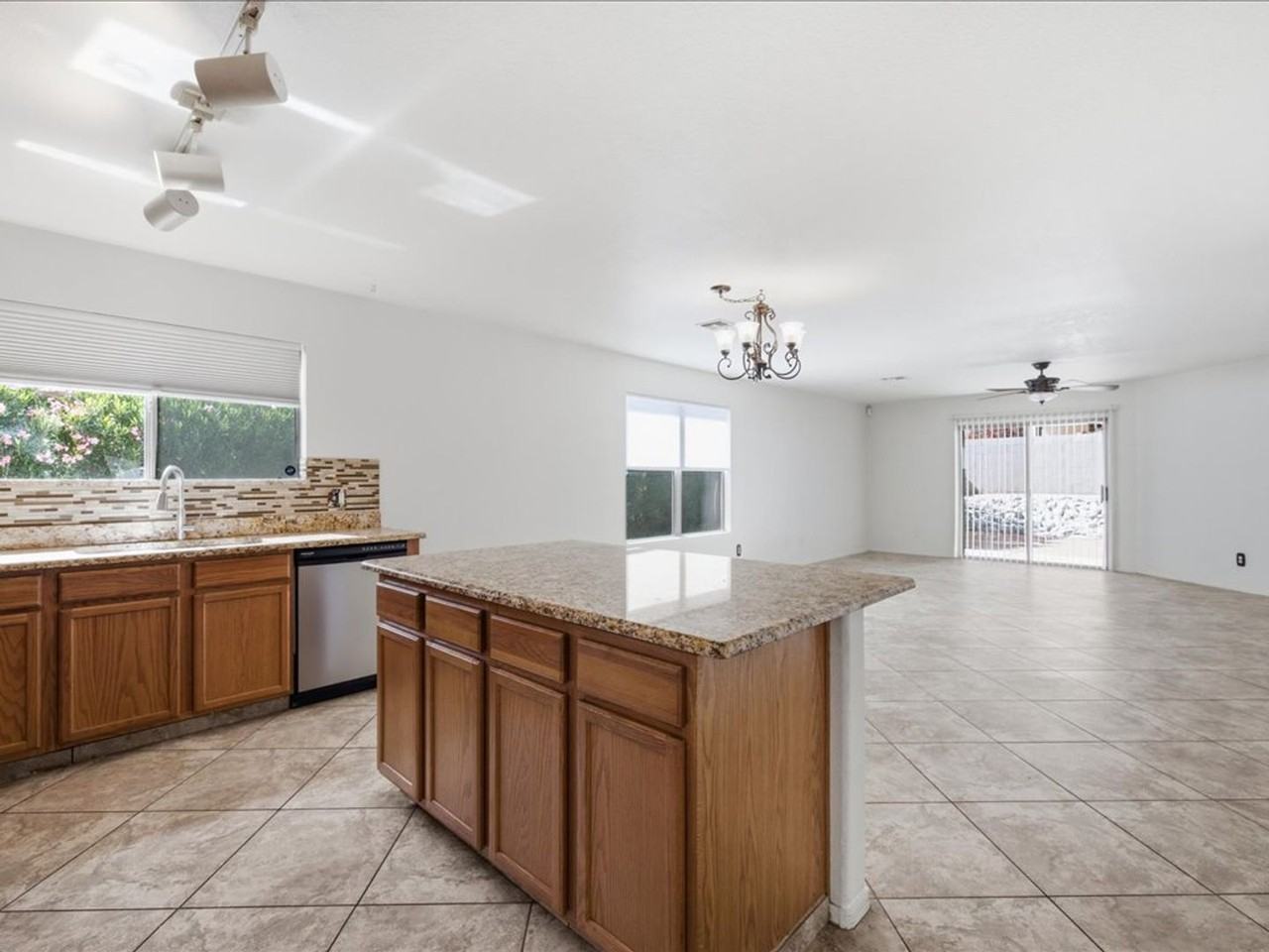 9909 E Rocky Wash Dr - Photo 5 of 28