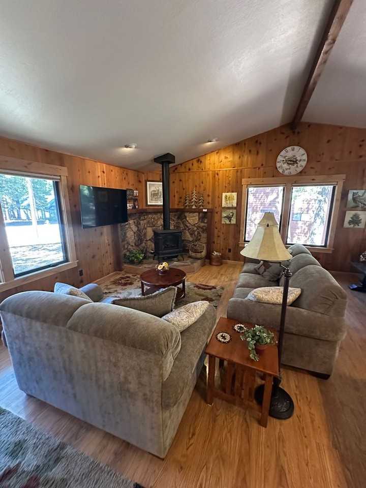 15891 Northwoods Blvd - Photo 4 of 19