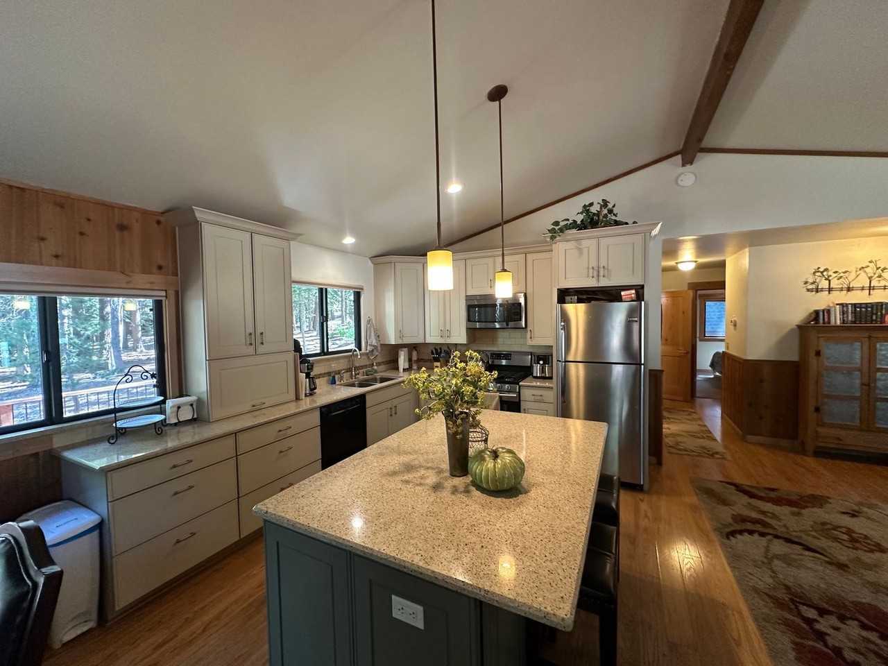 15891 Northwoods Blvd - Photo 6 of 19