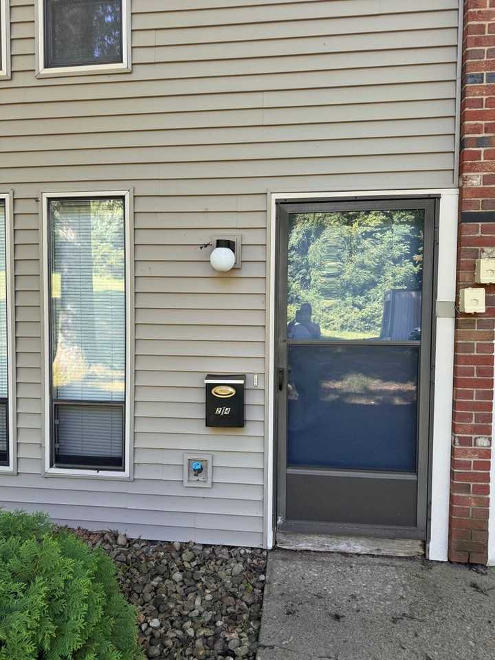 214 E Water St - Photo 3 of 20