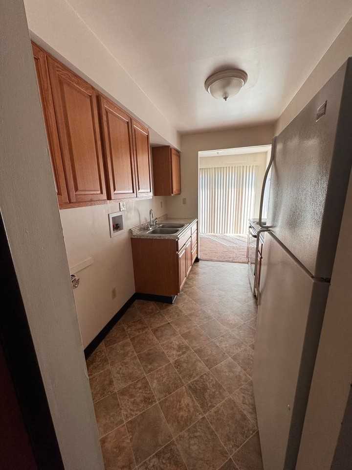 214 E Water St - Photo 5 of 20
