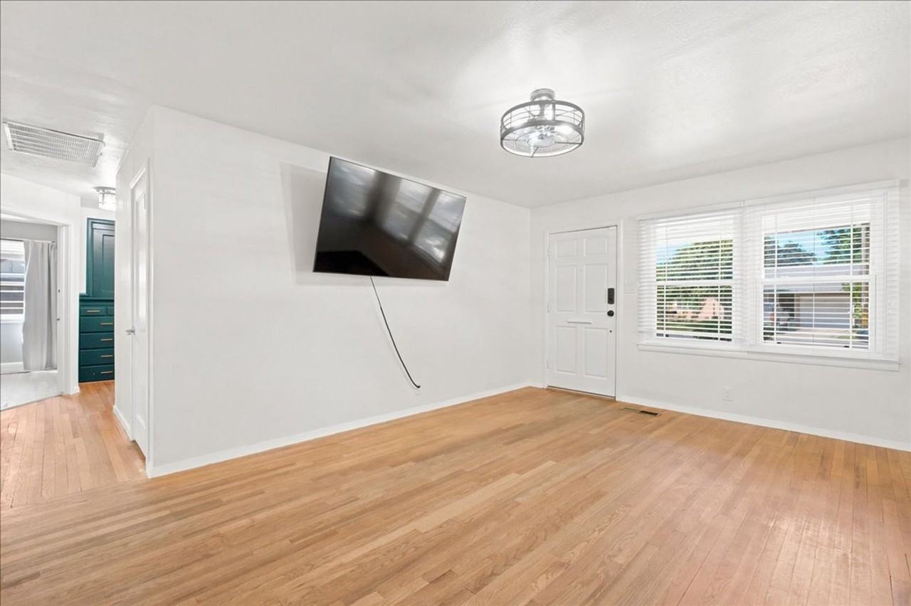601 Poplar Ave - Photo 3 of 36