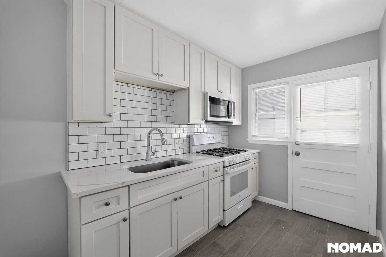 2229 Redthorn Rd - Photo 5 of 32