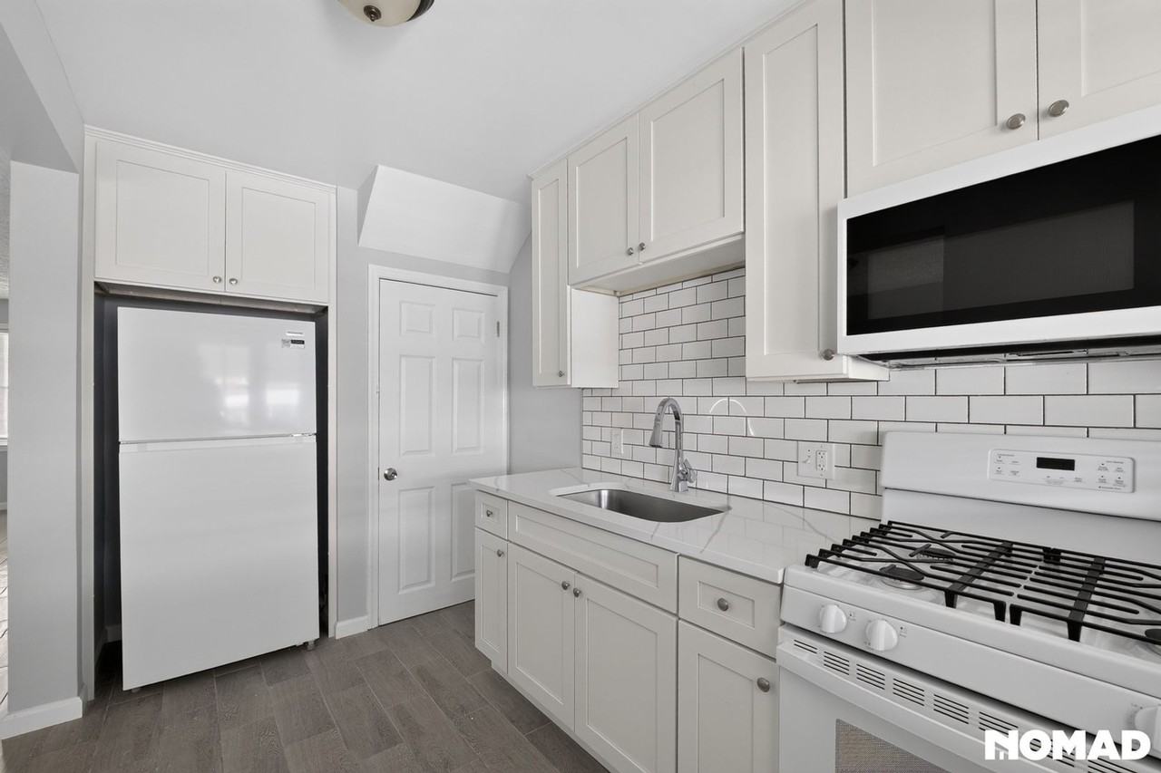 2229 Redthorn Rd - Photo 3 of 32