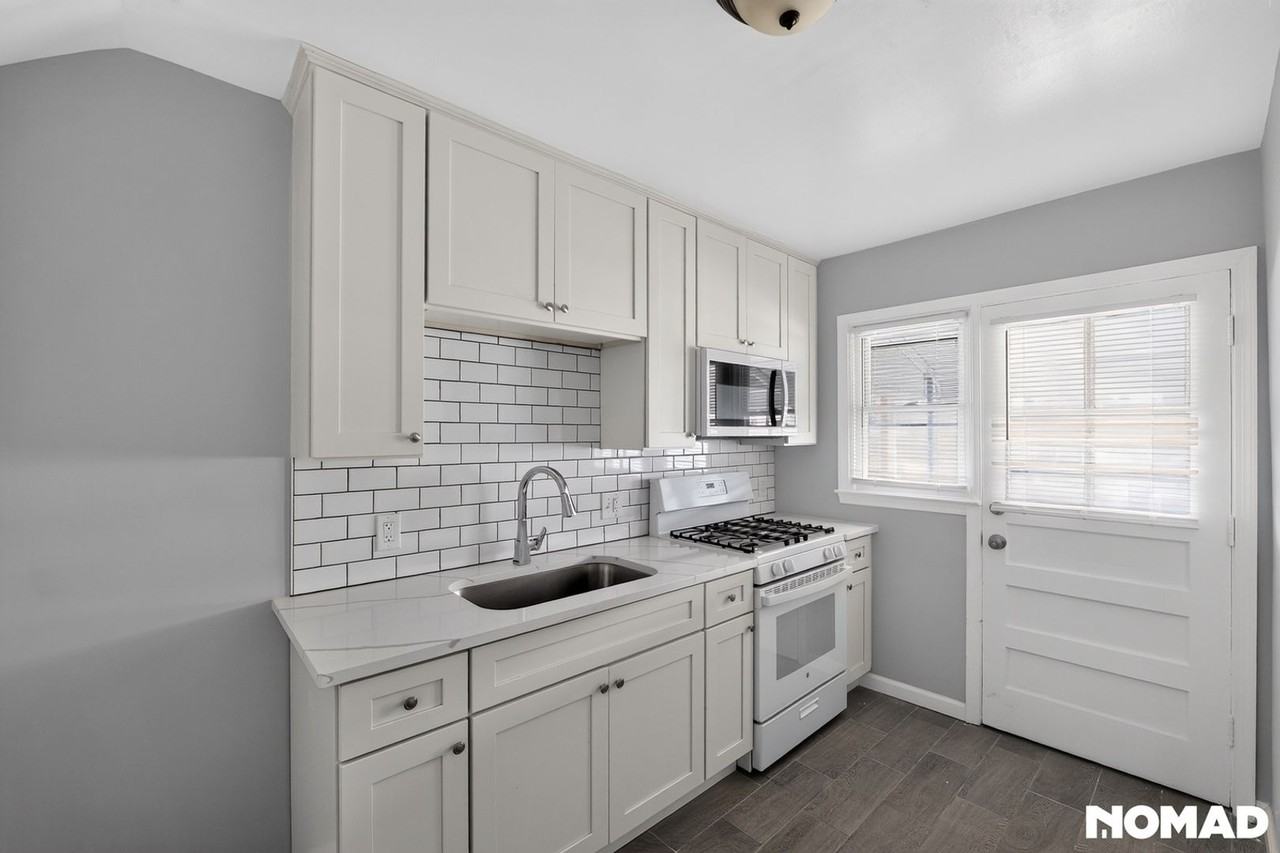2229 Redthorn Rd - Photo 4 of 32