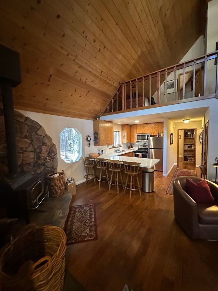 11275 Chalet Rd - Photo 3 of 15
