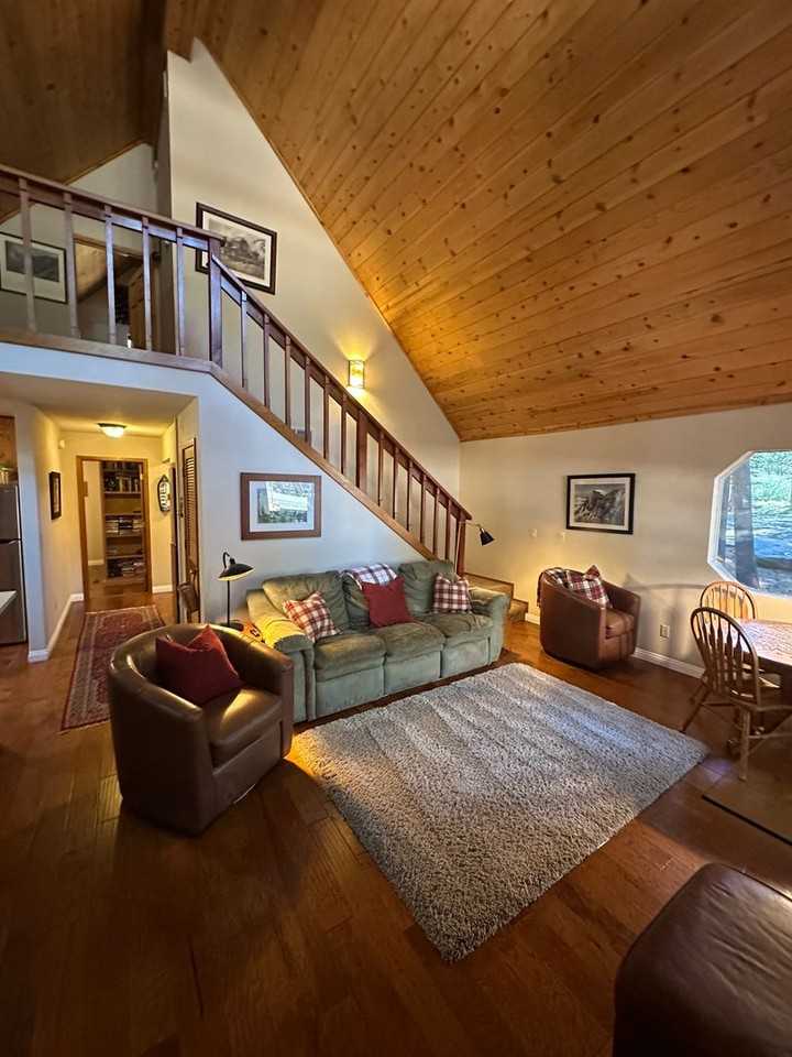 11275 Chalet Rd - Photo 4 of 15