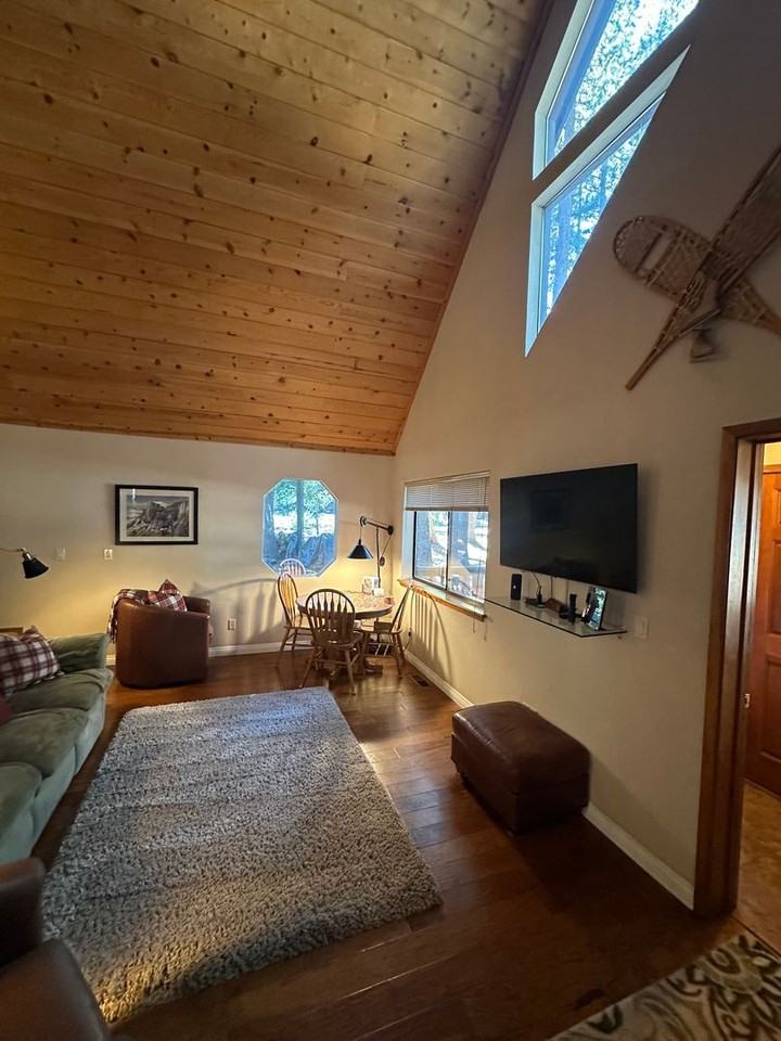 11275 Chalet Rd - Photo 5 of 15