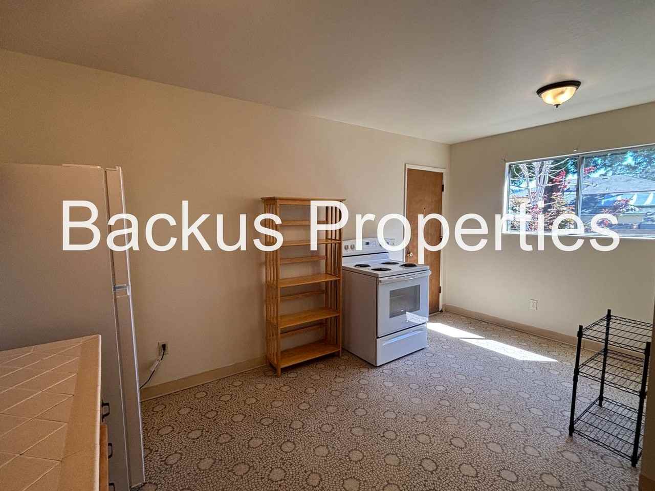 545-549 Union St - Photo 5 of 25