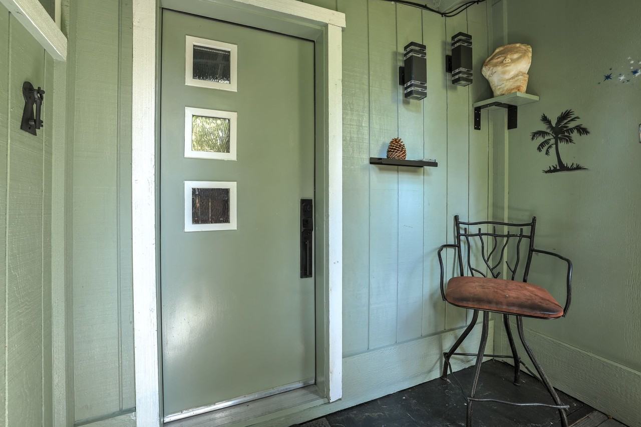 877 Sonoma Ave #B - Photo 4 of 11