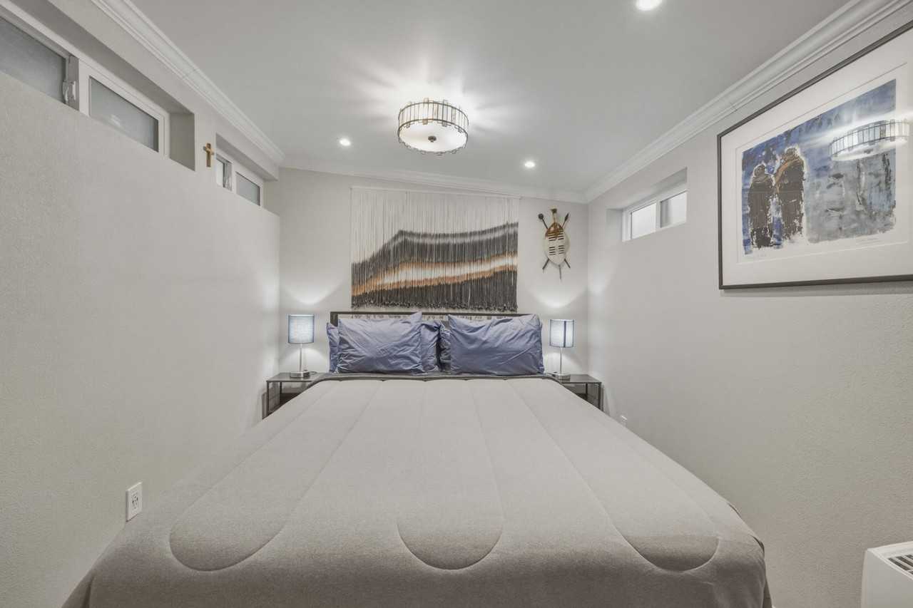 877 Sonoma Ave #B - Photo 5 of 11
