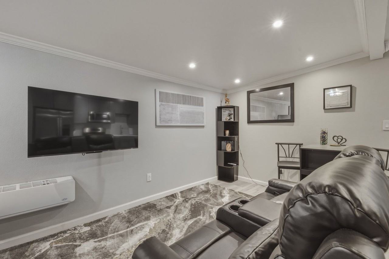 877 Sonoma Ave #B - Photo 6 of 11