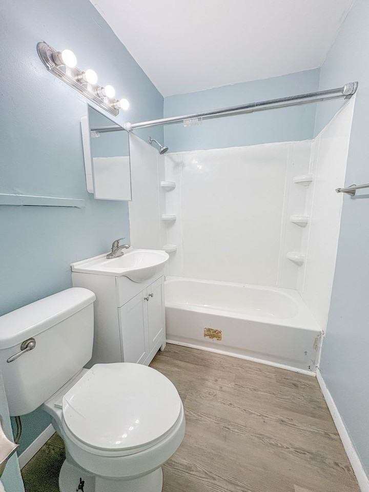 1919 Half Moon Cir - Photo 7 of 11
