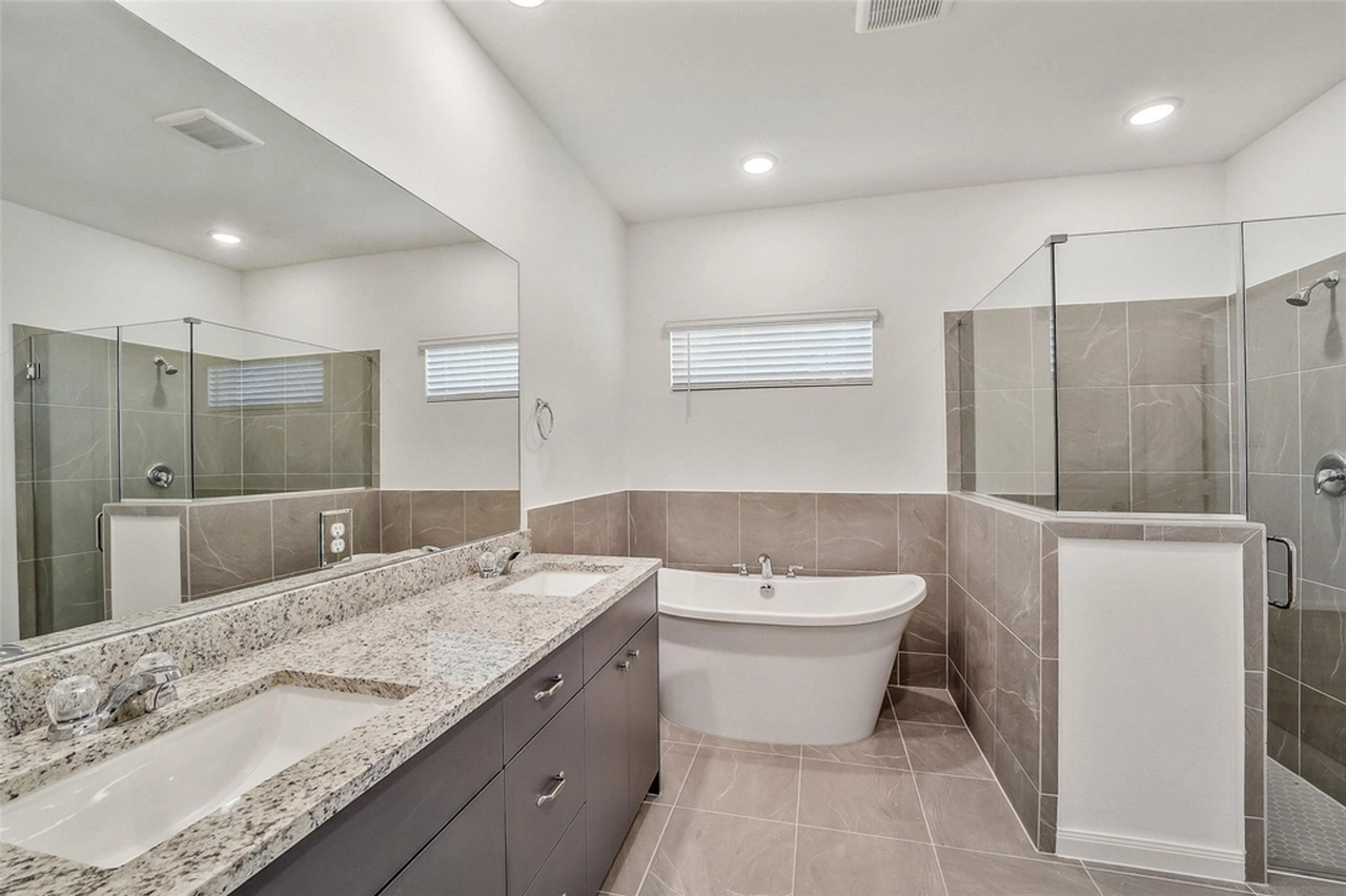 11943 Pondwood Dr - Photo 5 of 6