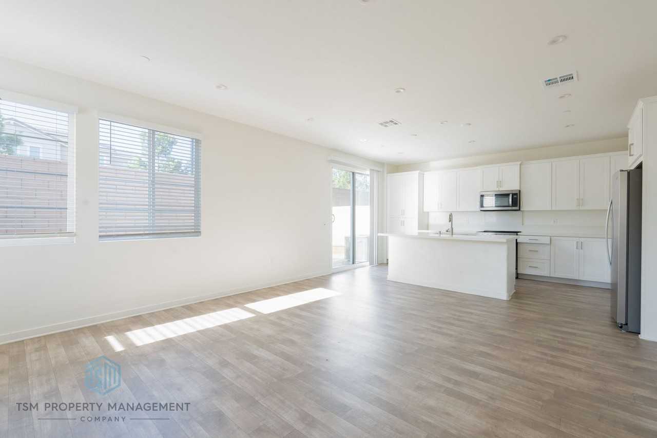 16040 Olivas Ln - Photo 2 of 19