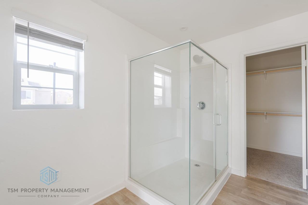 16040 Olivas Ln - Photo 5 of 19