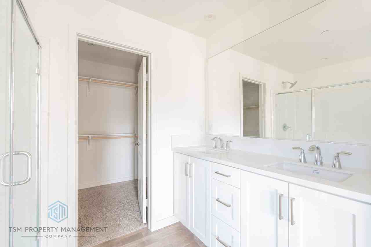 16040 Olivas Ln - Photo 6 of 19