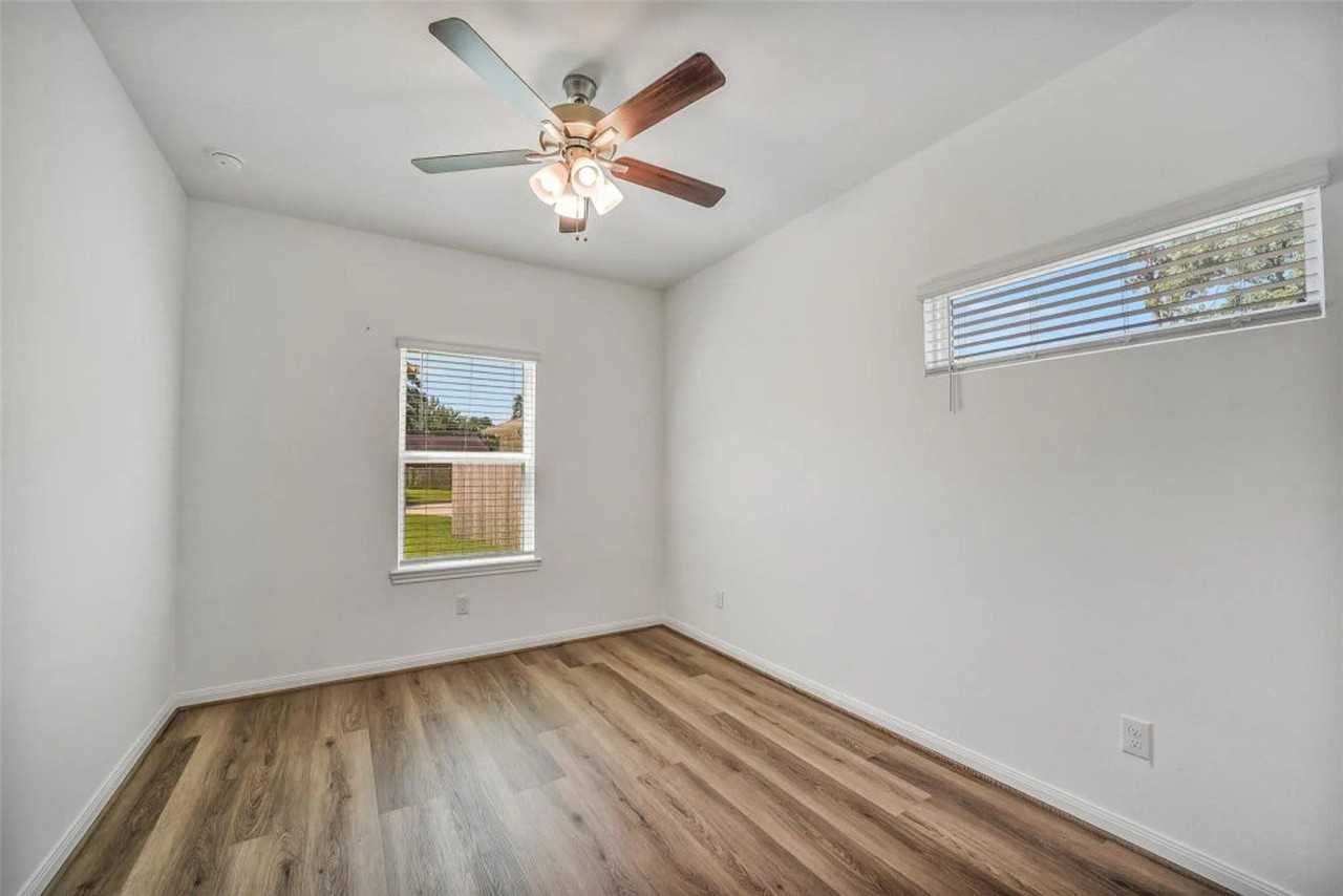 11955 Pondwood Dr - Photo 4 of 6