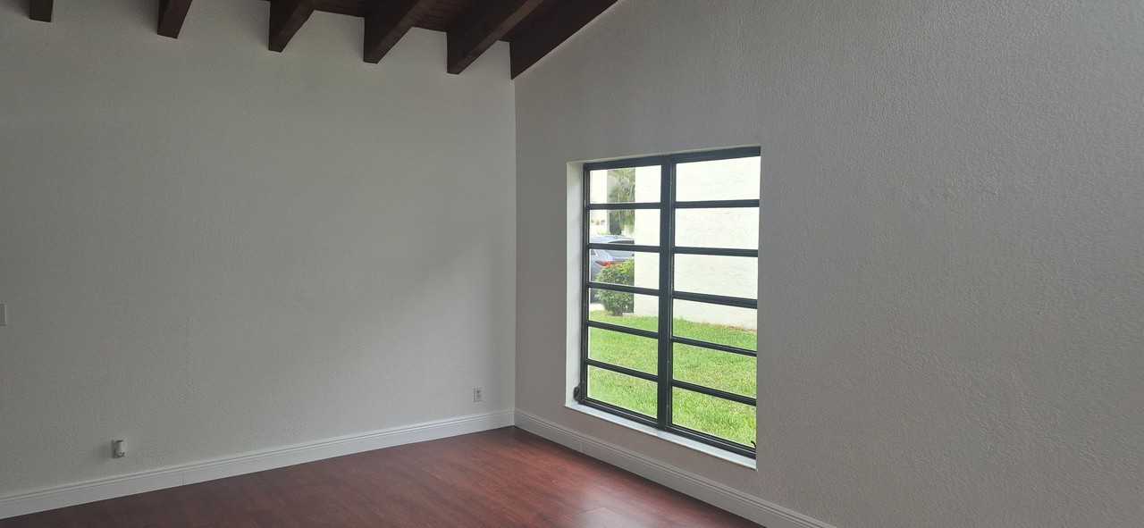 1145 Nw 98th Ter - Photo 5 of 26