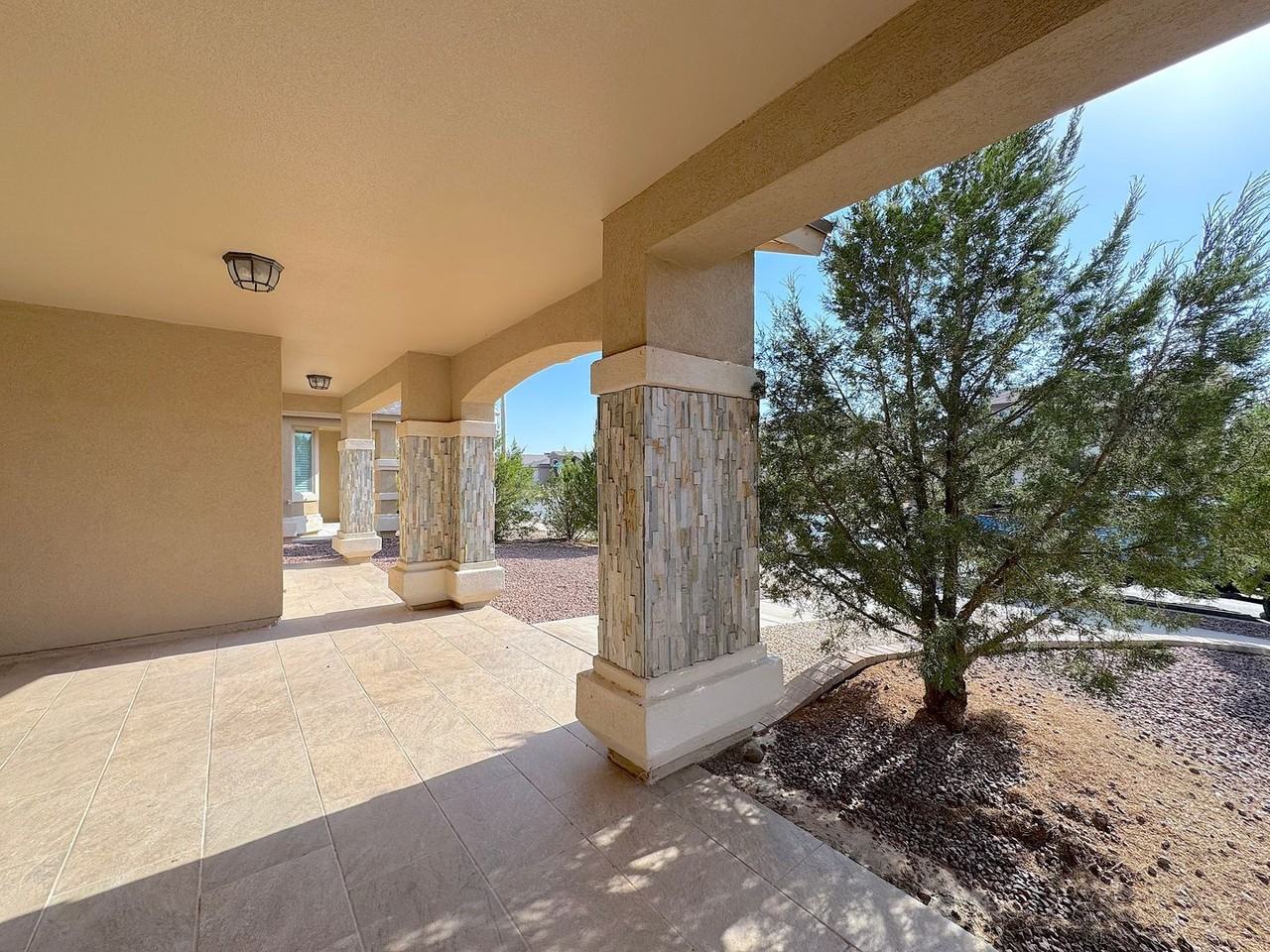 2068 Robert Minnie Pl - Photo 2 of 40