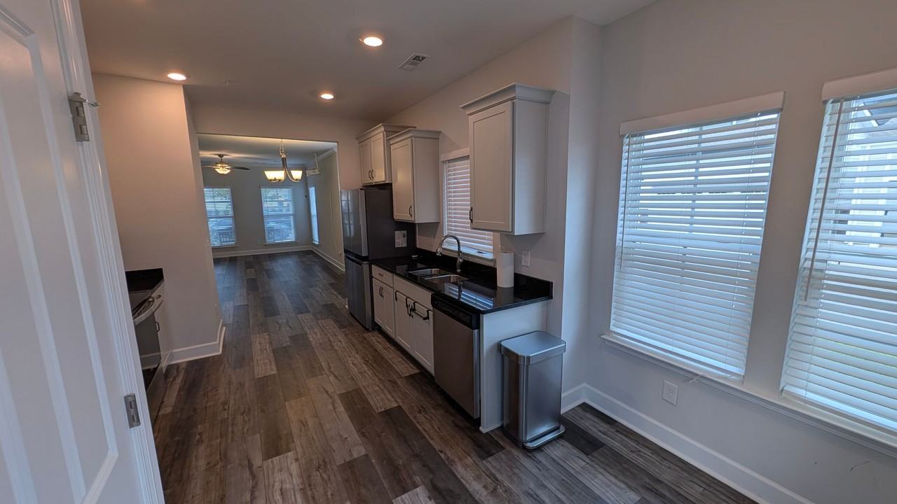 531 Farmstead Ln - Photo 7 of 27