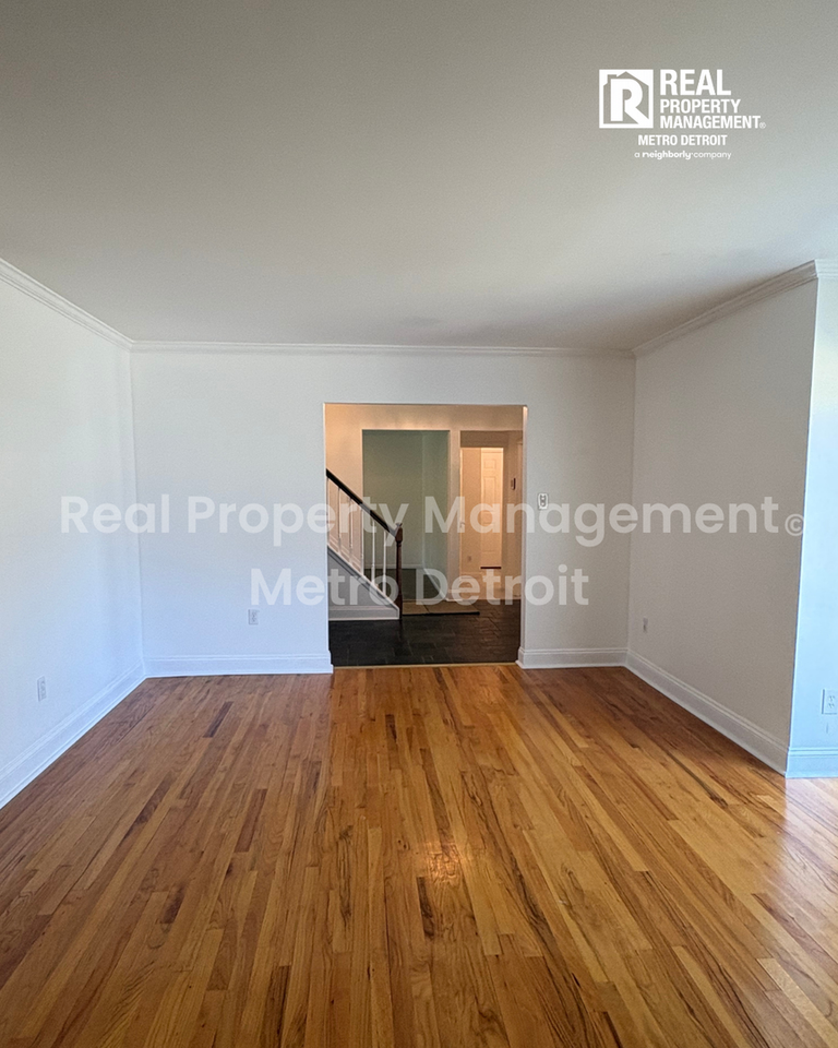 3028 Caswell Dr - Photo 4 of 33