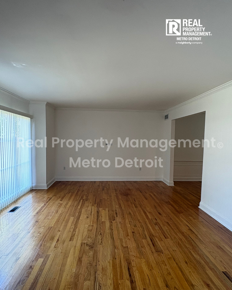 3028 Caswell Dr - Photo 5 of 33