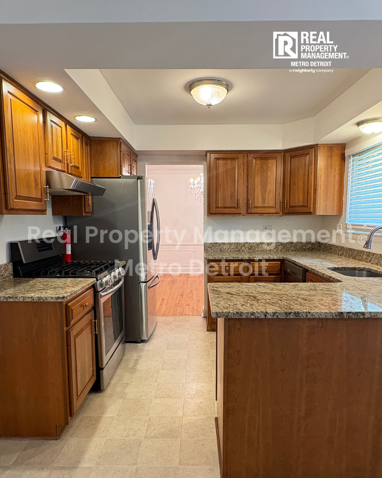 3028 Caswell Dr - Photo 7 of 33