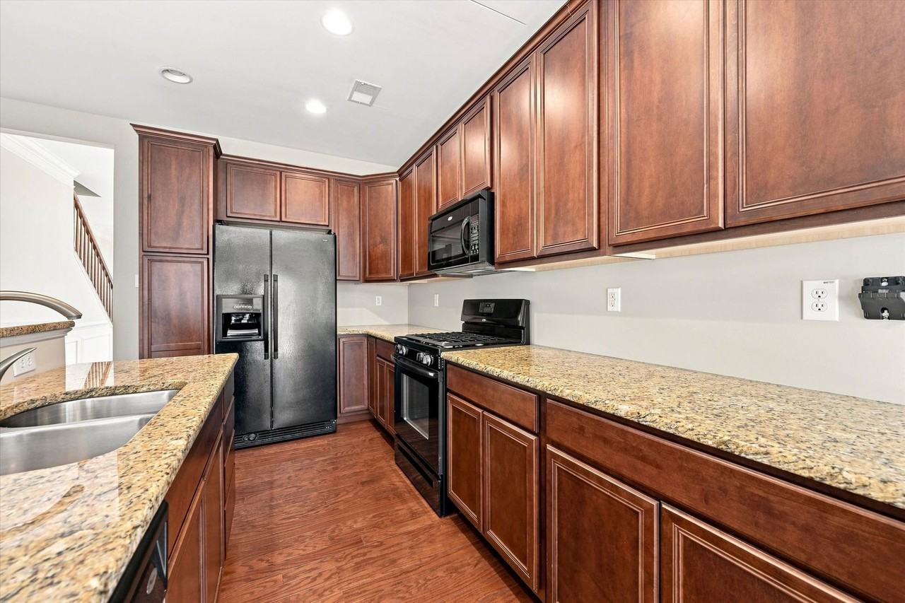 137 Stoyer Rd - Photo 5 of 28