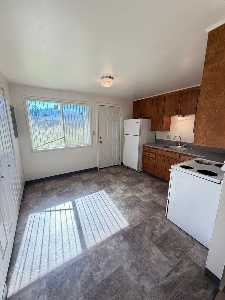 62 H St - Photo 2 of 19