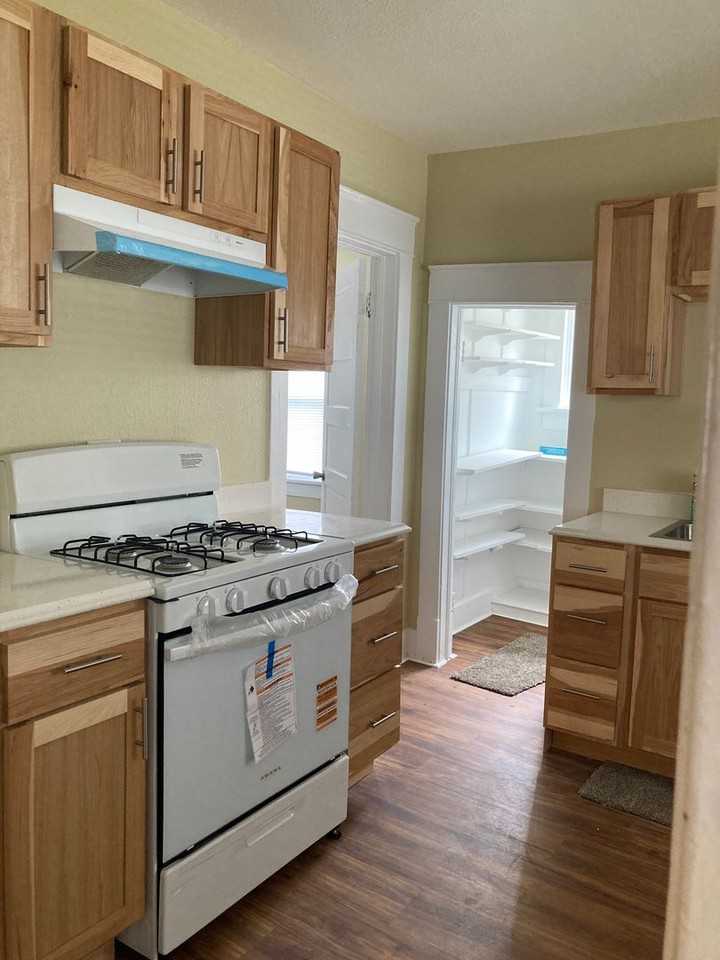 1003 W Main St - Photo 6 of 16