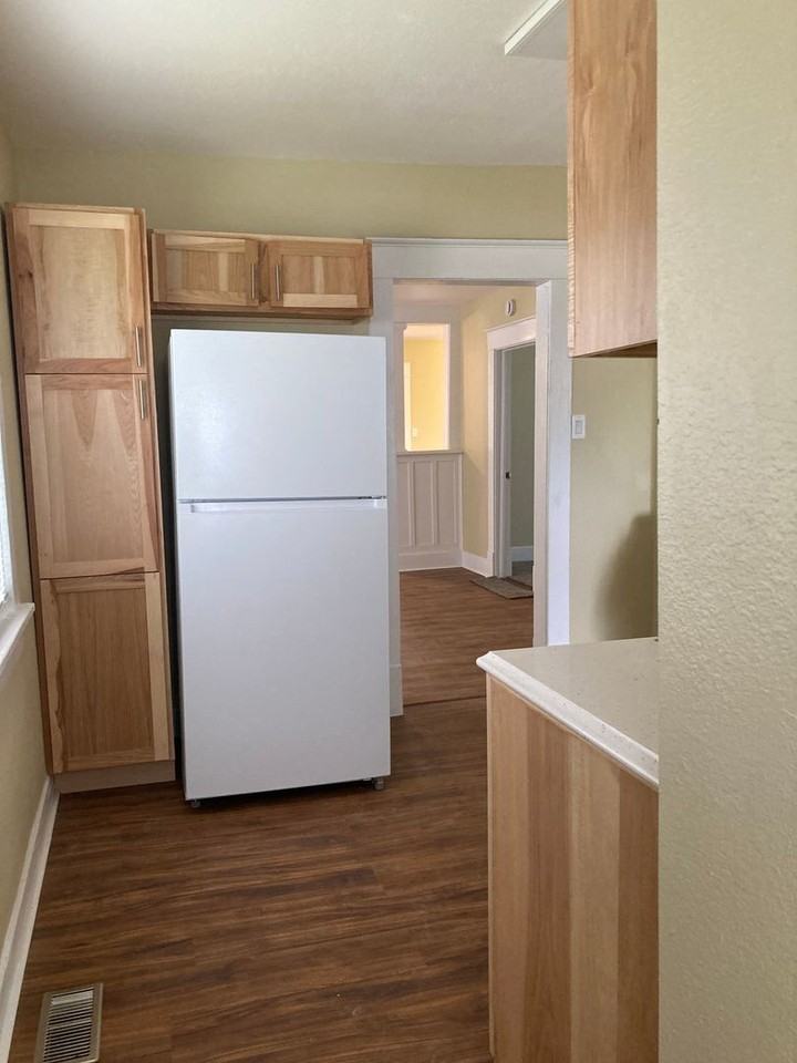1003 W Main St - Photo 7 of 16