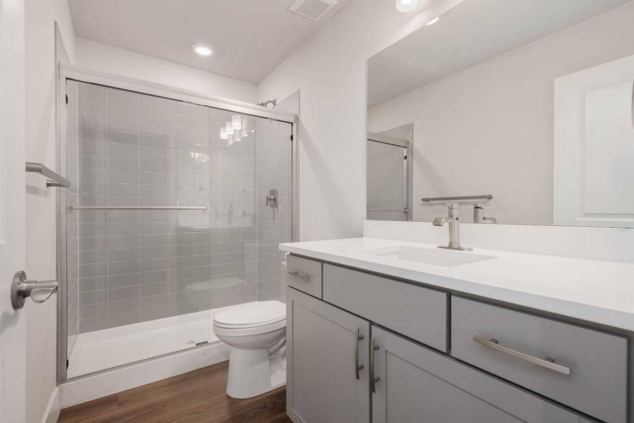 13335 Greenwood Ave N - Photo 6 of 27