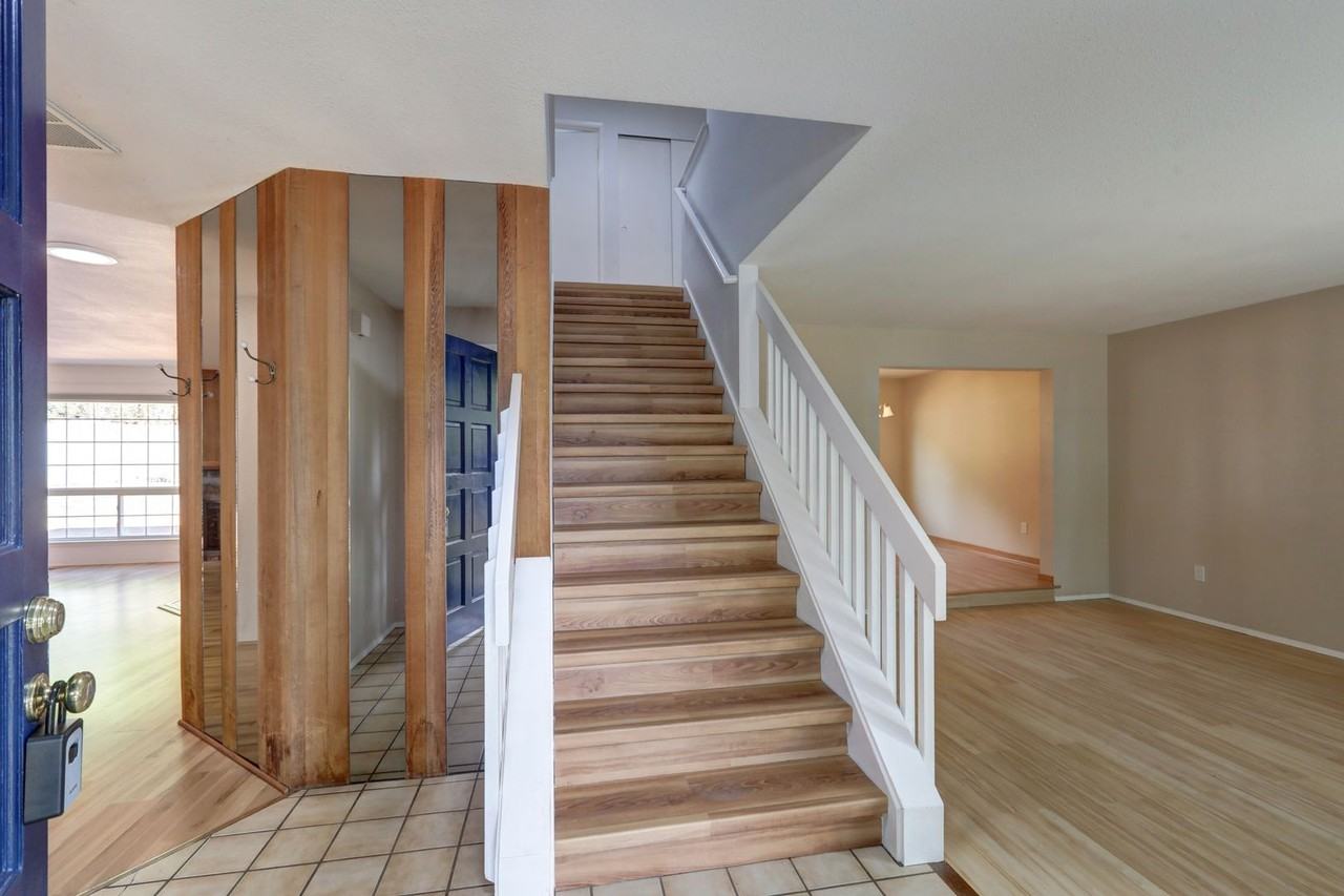 10028 Ne 139th St - Photo 2 of 26