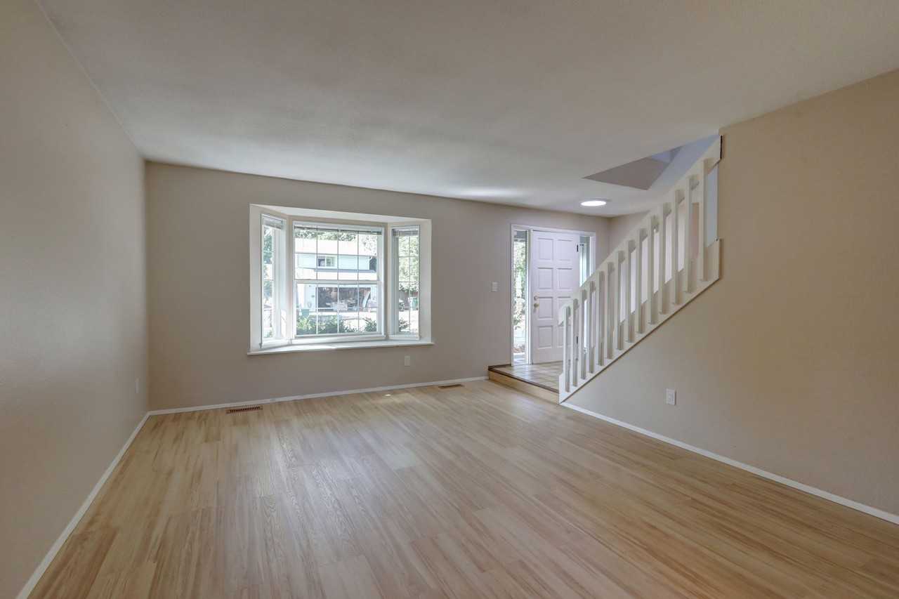 10028 Ne 139th St - Photo 3 of 26