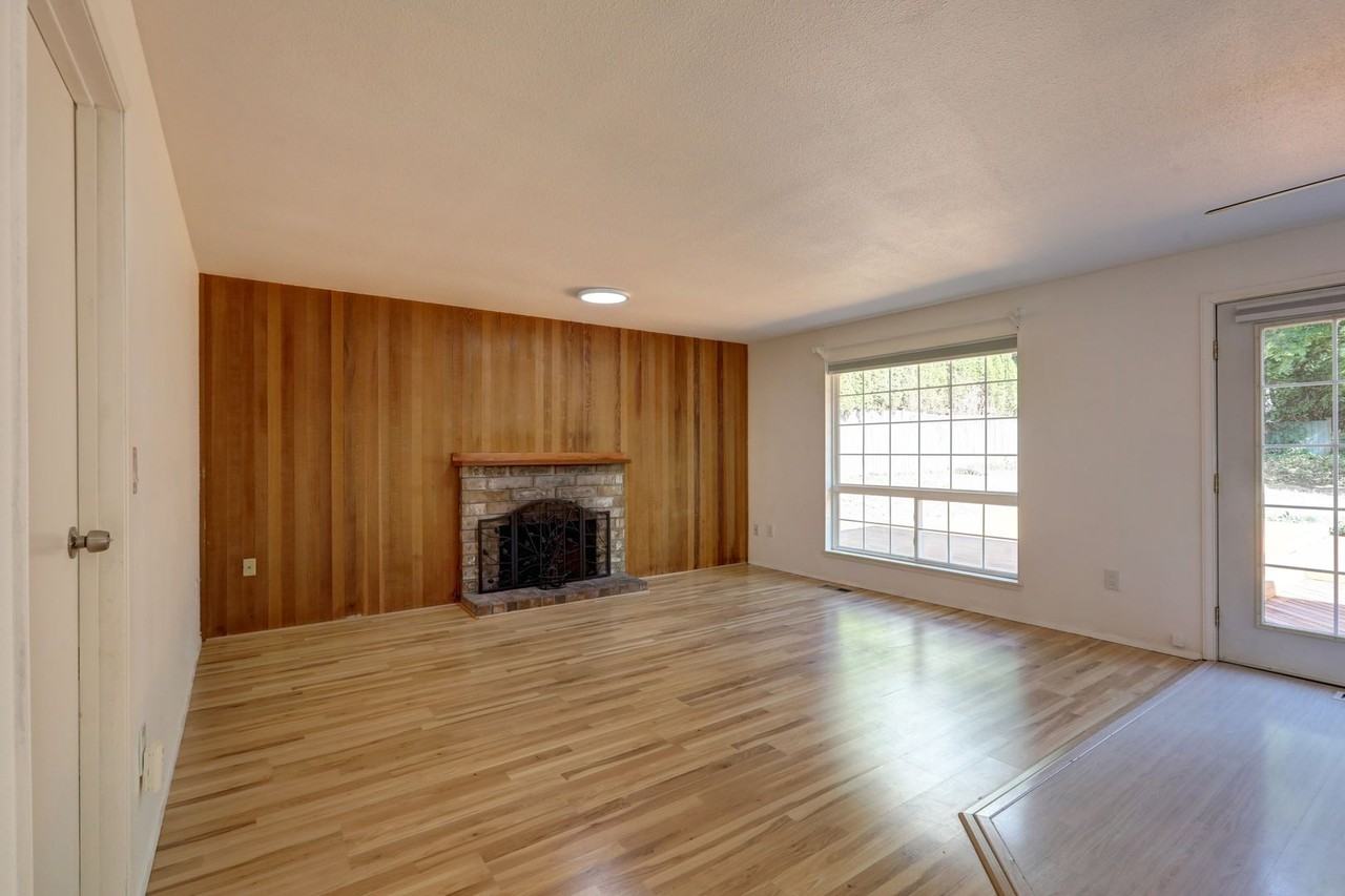 10028 Ne 139th St - Photo 5 of 26