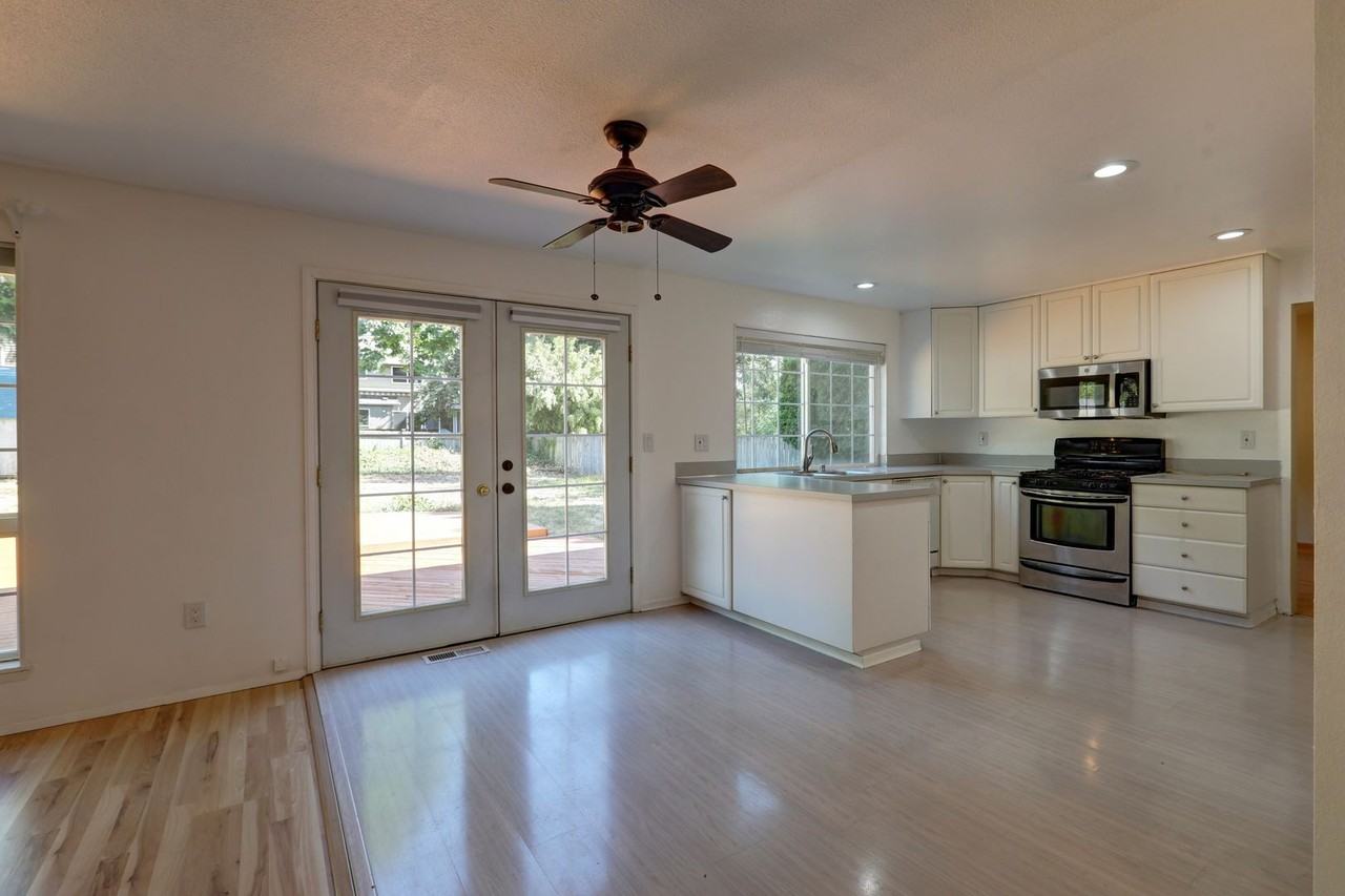 10028 Ne 139th St - Photo 7 of 26