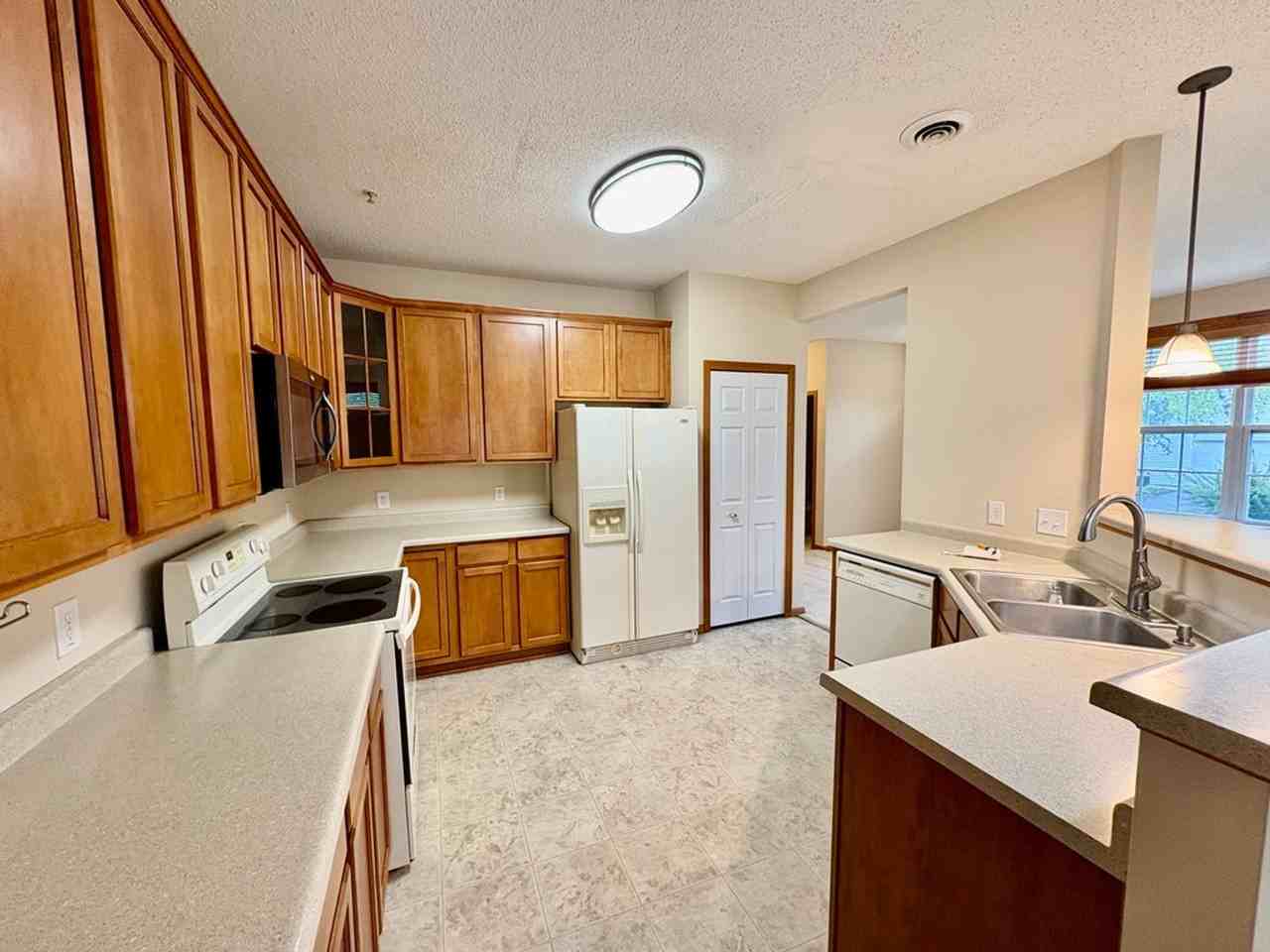 17600 68th Pl N - Photo 3 of 30